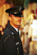 Policista ve veΦernφm Mosulu.