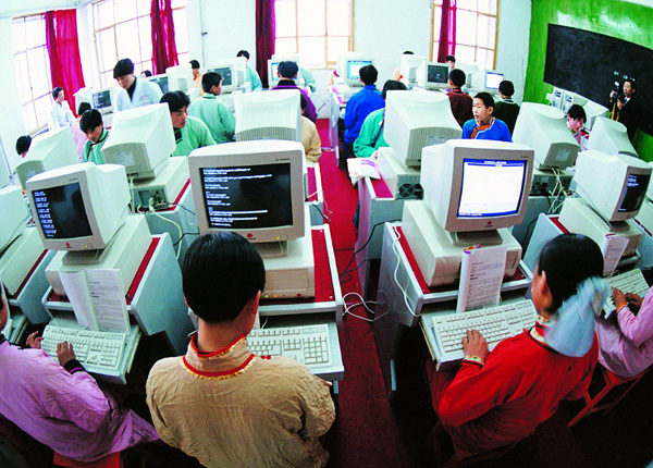 Middle school students of the Dahaner ethnic group attending computer class.