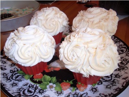 Red-velvet Rosette Cupcake