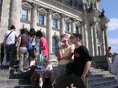 Queueing at the Reichstag