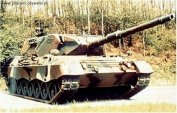 Leopard 1A4- dobrze widoczne nak│adki gumowe na g╣sienicach.