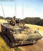 AMX-10P uzbrojony w armatΩ kal. 20 zamontowan╣ na zewn╣trz wie┐y