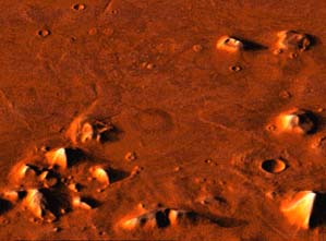 Na tym zdjΩciu przedstawiona jest g│owa znajduj╣ca siΩ na Marsie, kt≤ra jest bardzo podobna do g│owy Sfinksa